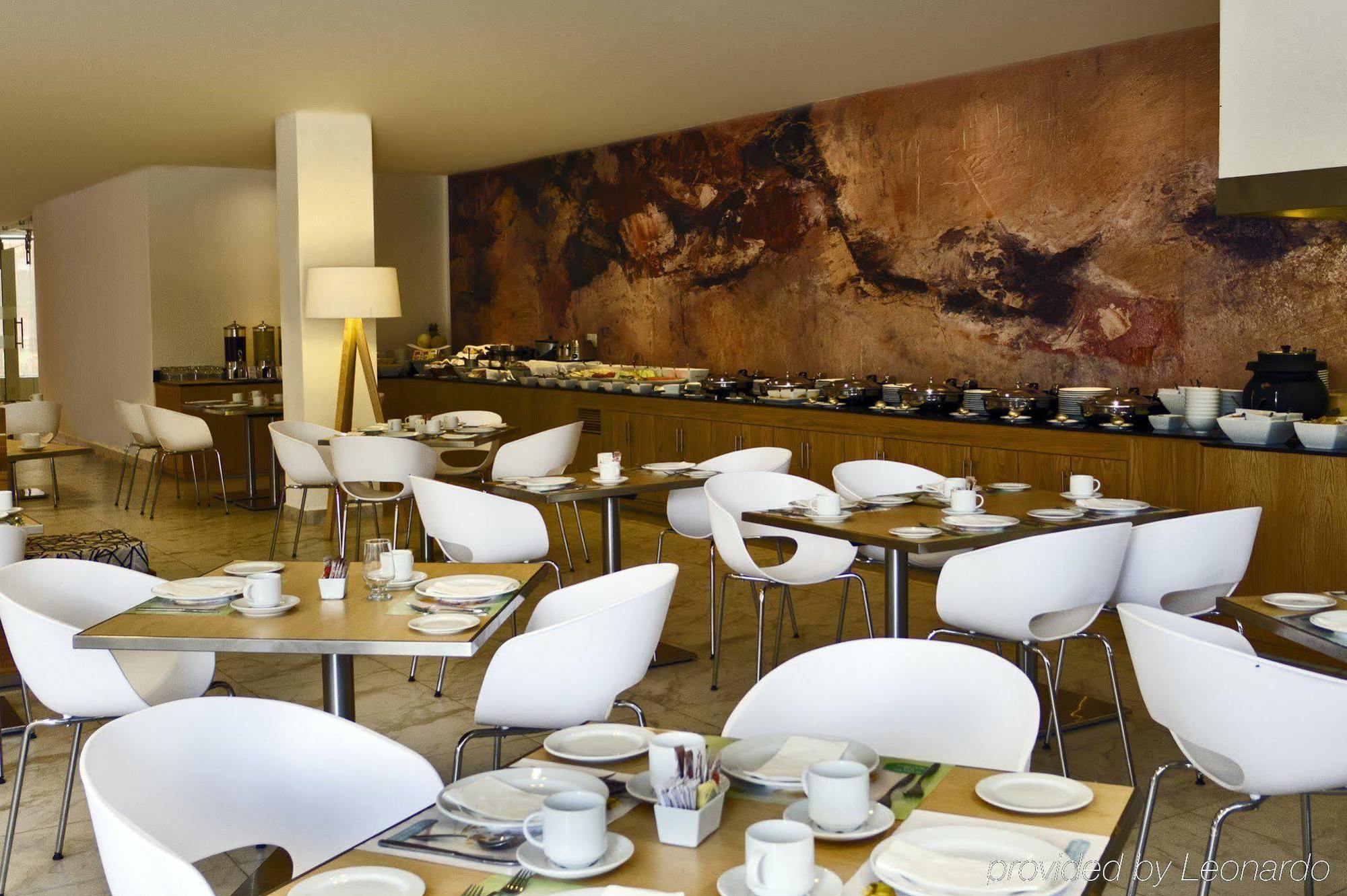 Fiesta Inn León Étterem fotó