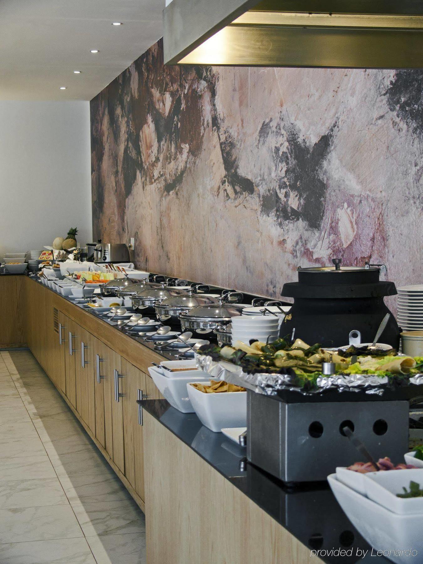Fiesta Inn León Étterem fotó