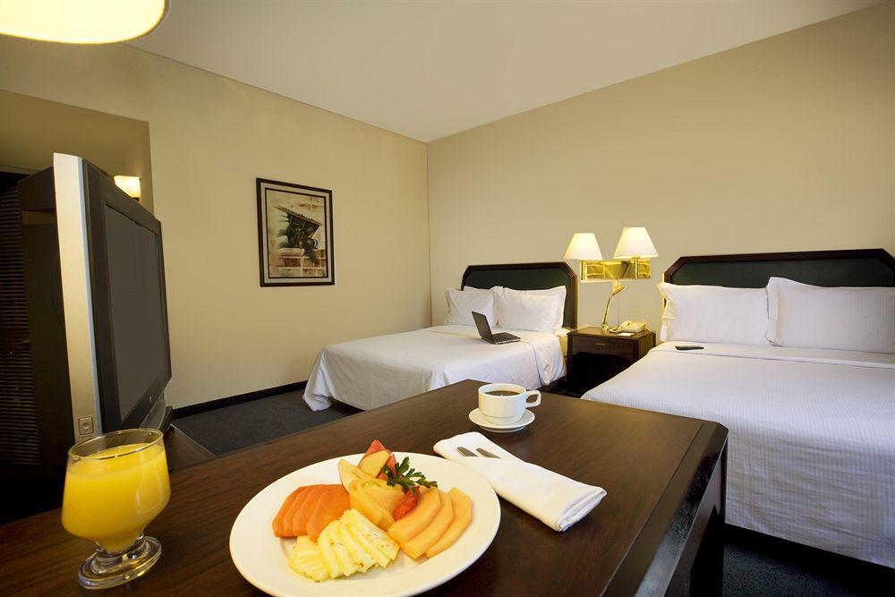 Fiesta Inn León Kültér fotó